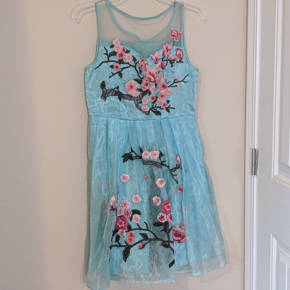 Flower embroidered dress with sheer fabric